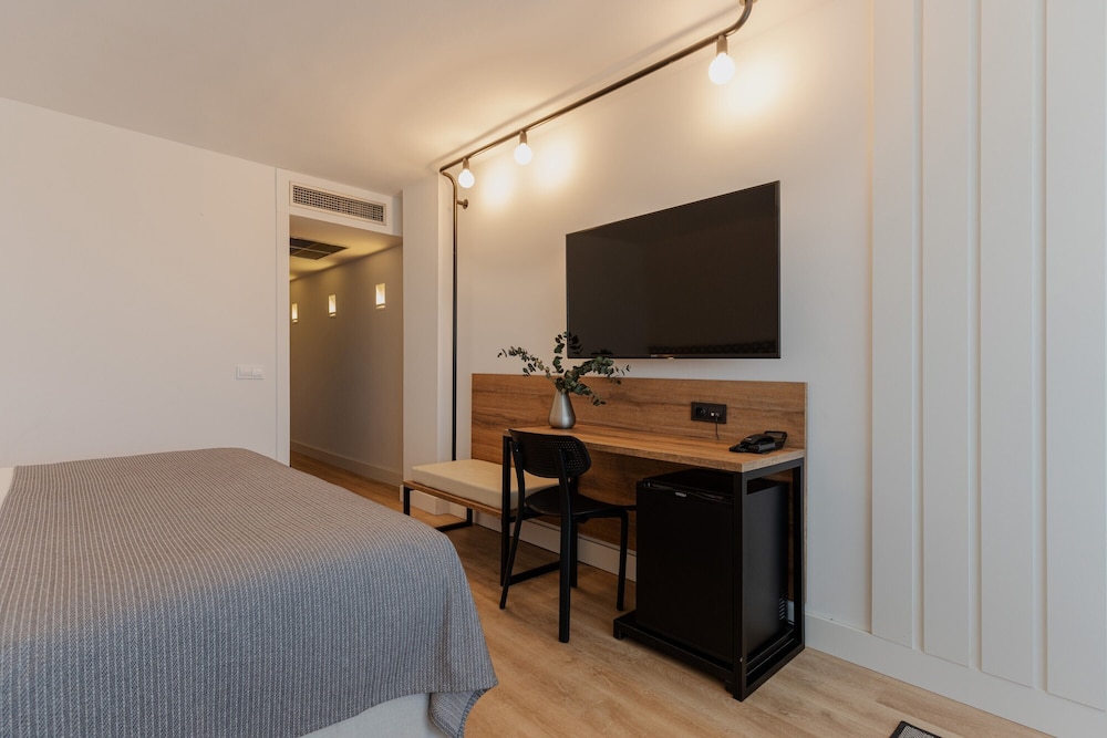 Magnolia Hotel Salou - Adults Only — Hotel rooms in Salou, Catalonia
