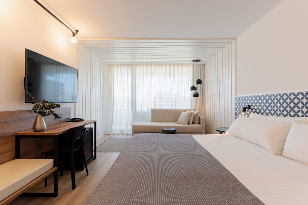 Magnolia Hotel Salou - Adults Only — Hotel rooms in Salou, Catalonia