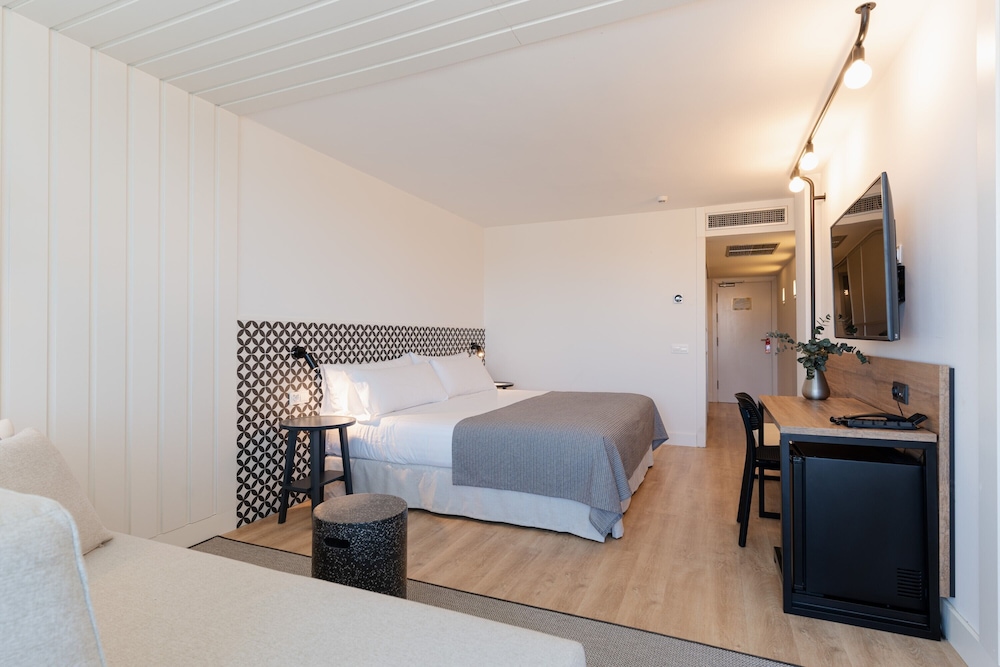 Magnolia Hotel Salou - Adults Only — Hotel rooms in Salou, Catalonia