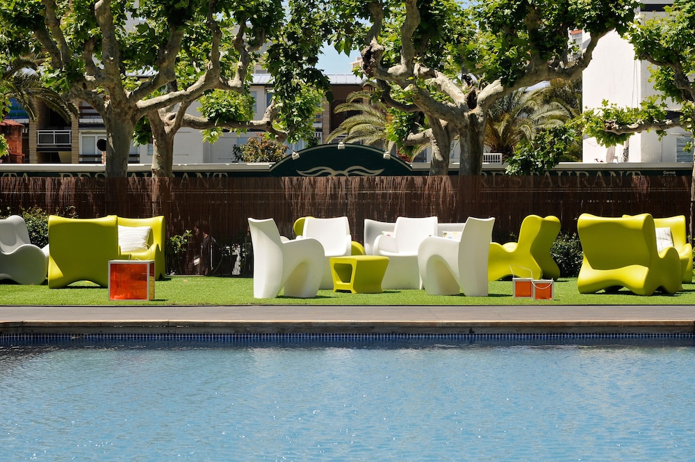Magnolia Hotel Salou - Adults Only — Swimming pool in Salou, Catalonia