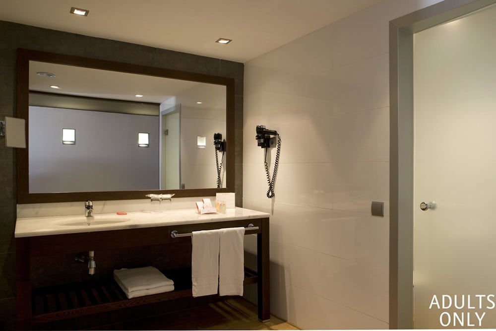 Magnolia Hotel Salou - Adults Only — Hotel rooms in Salou, Catalonia