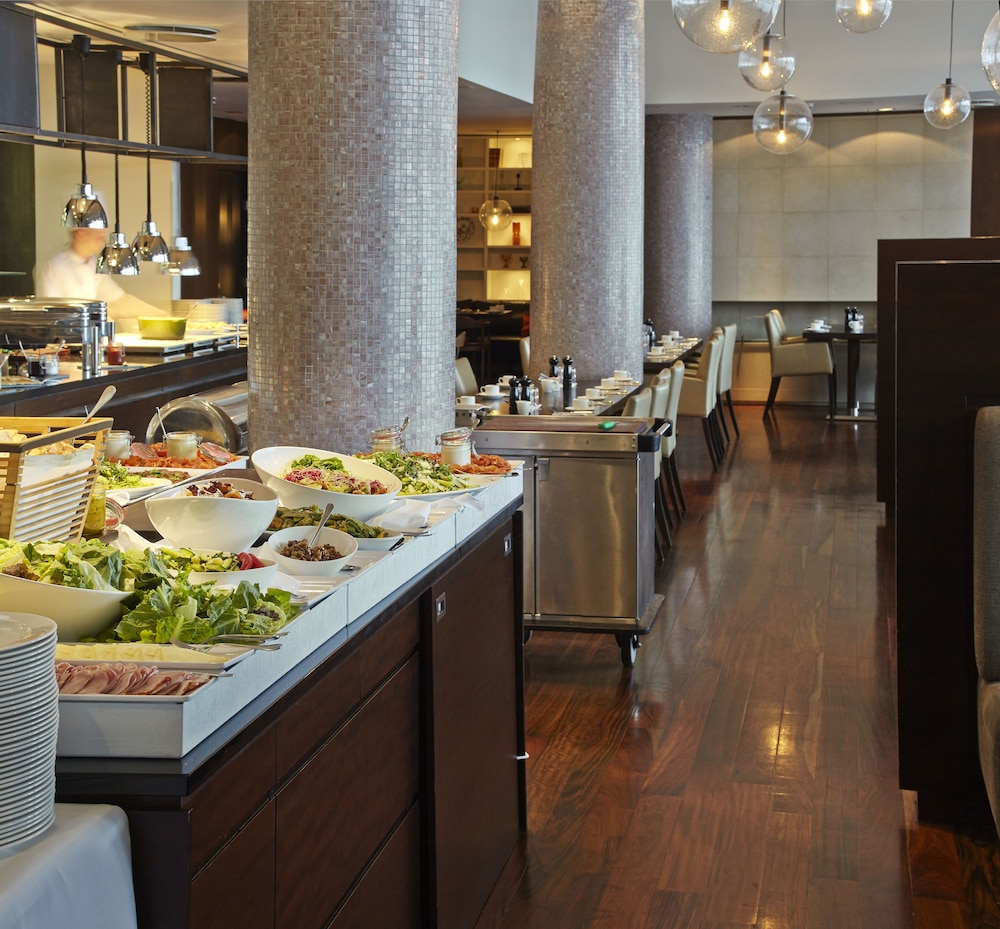Hilton Reykjavik — Restaurant & bars in Reykjavik, Capital Region