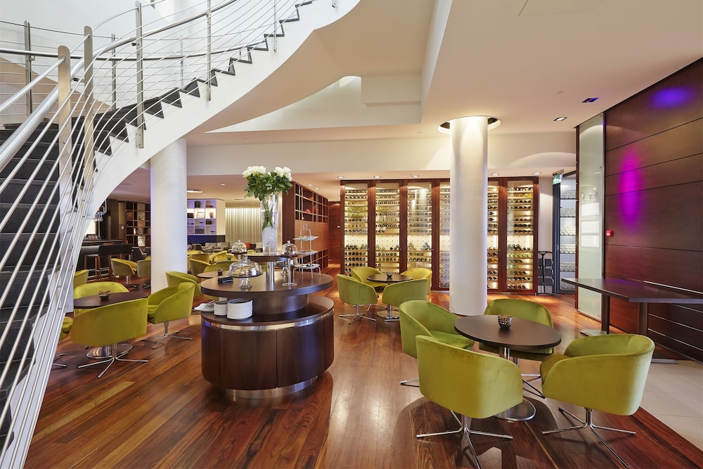 Hilton Reykjavik — Restaurant & bars in Reykjavik, Capital Region