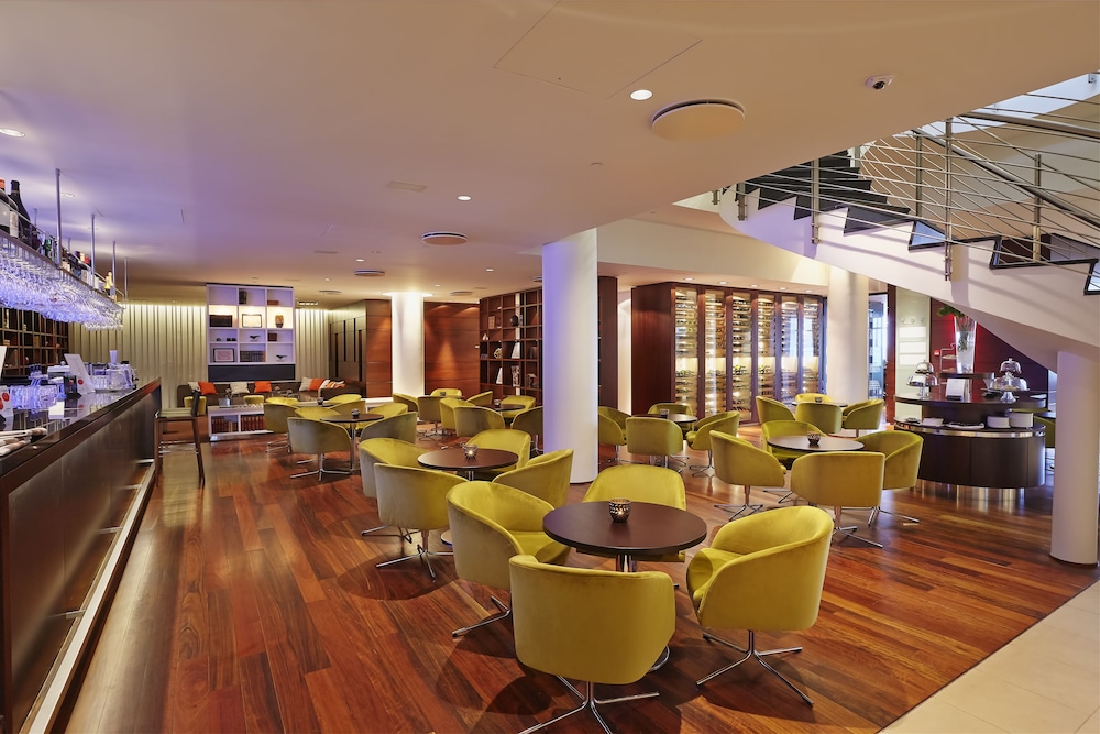 Hilton Reykjavik — Restaurant & bars in Reykjavik, Capital Region