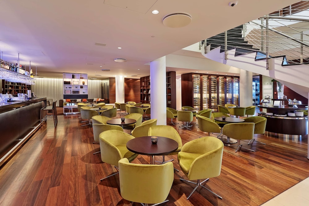 Hilton Reykjavik — Restaurant & bars in Reykjavik, Capital Region
