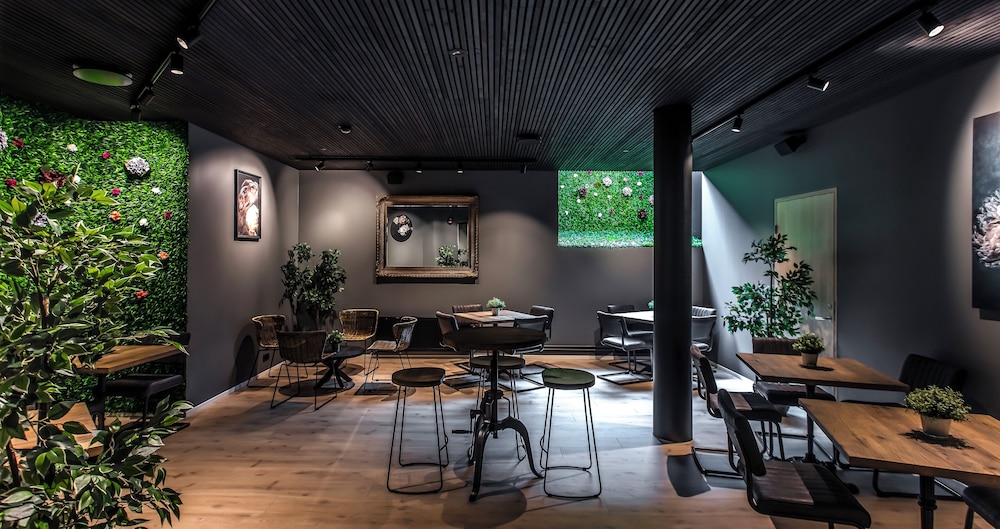 Hotel Ísland - Spa & Wellness Hotel — Restaurant & bars in Reykjavik, Capital Region
