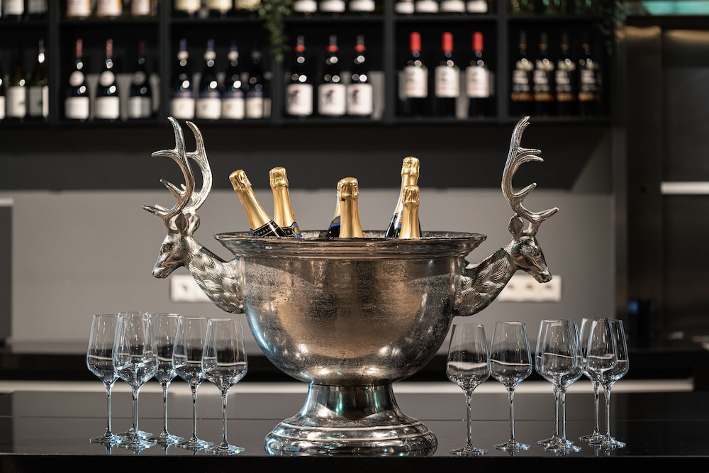 Hotel Ísland - Spa & Wellness Hotel — Restaurant & bars in Reykjavik, Capital Region