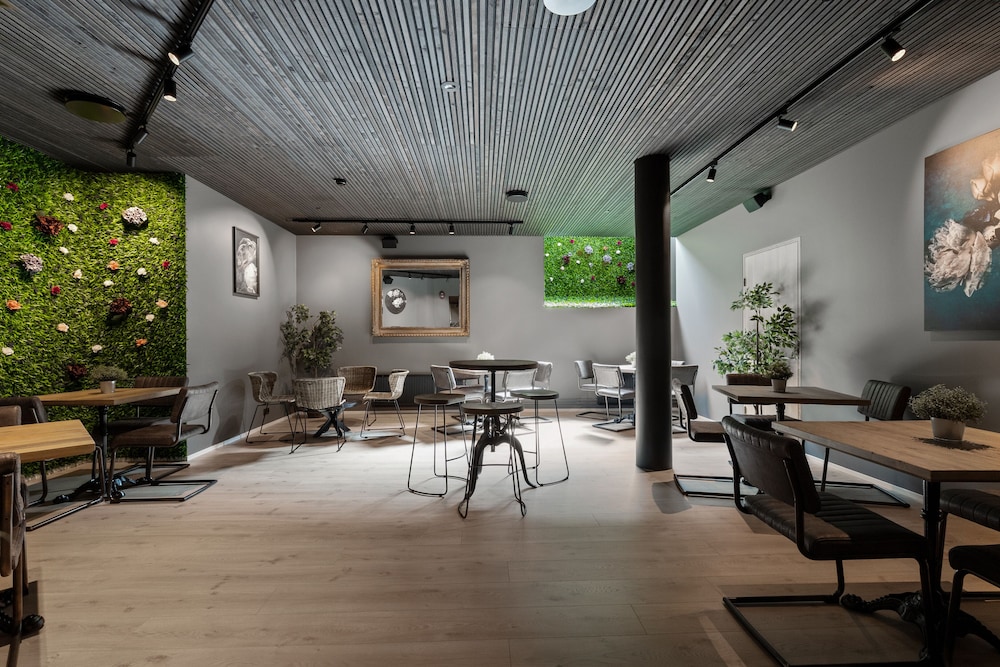 Hotel Ísland - Spa & Wellness Hotel — Restaurant & bars in Reykjavik, Capital Region