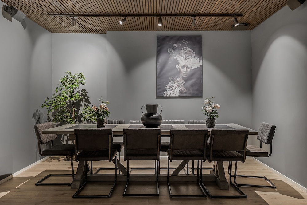 Hotel Ísland - Spa & Wellness Hotel — Restaurant & bars in Reykjavik, Capital Region