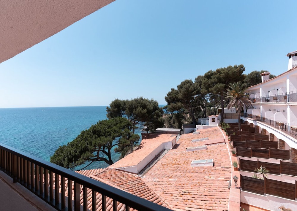 Park Hotel San Jorge & Spa by Escampa Hotels — Hotel building in Calonge, Catalonia