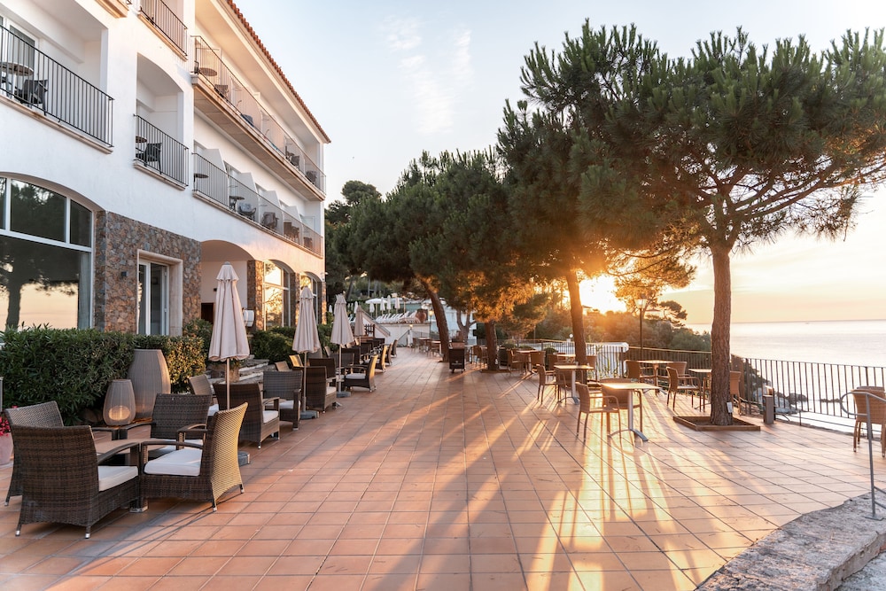 Park Hotel San Jorge & Spa by Escampa Hotels — Restaurant & bars in Calonge, Catalonia