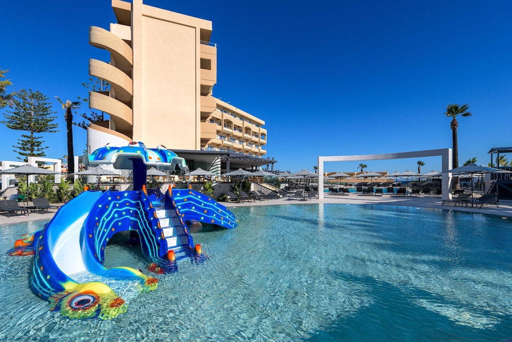 Sun Beach Resort — Swimming pool in Ialyssos, South Aegean