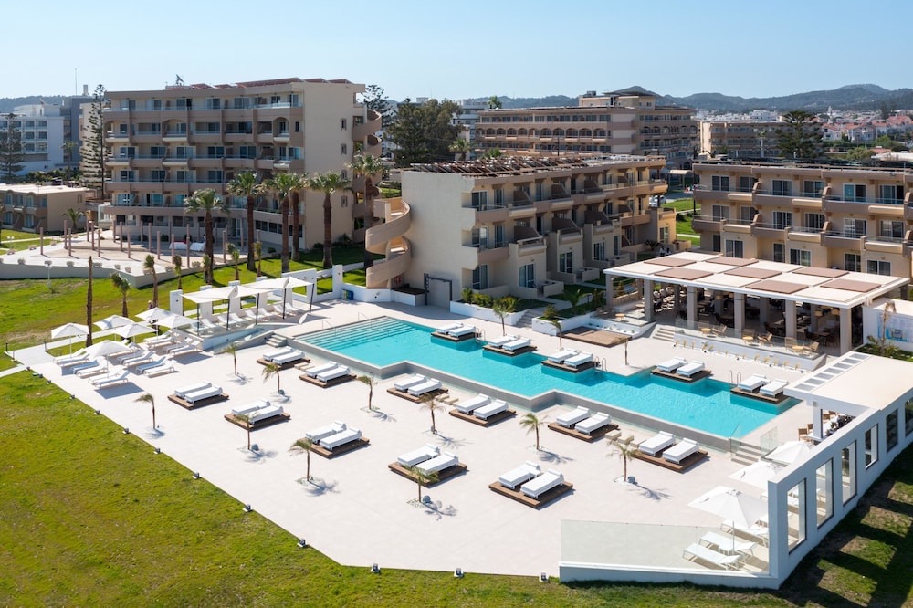 Sun Beach Resort — Swimming pool in Ialyssos, South Aegean