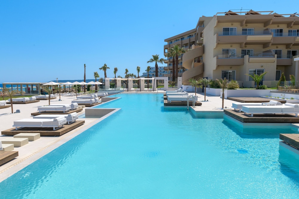 Sun Beach Resort — Swimming pool in Ialyssos, South Aegean