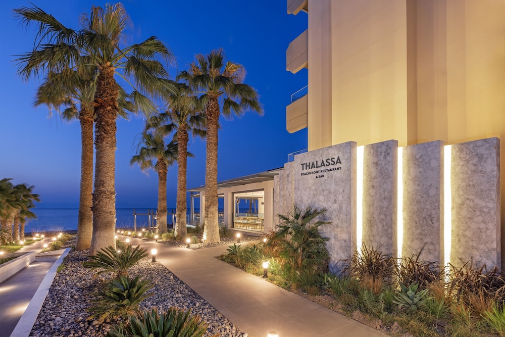 Sun Beach Resort — Hotel building in Ialyssos, South Aegean