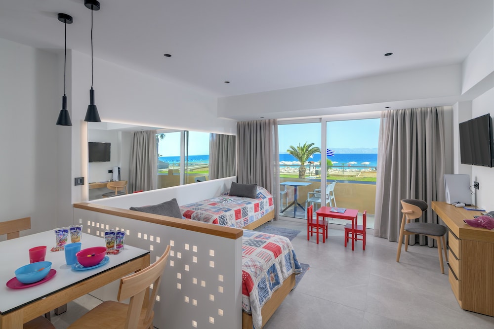 Sun Beach Resort — Hotel rooms in Ialyssos, South Aegean