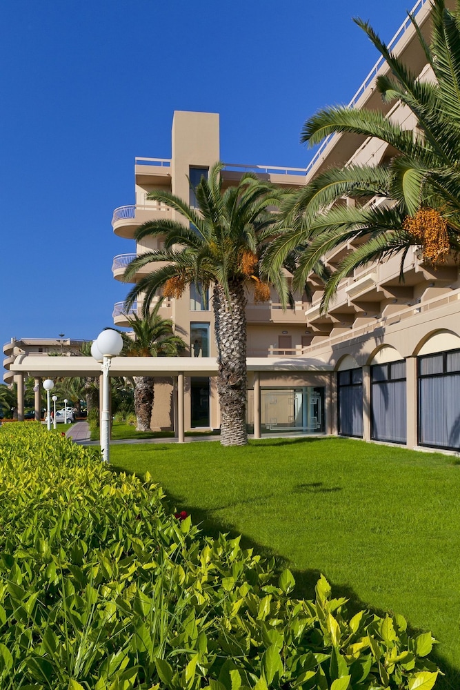 Sun Beach Resort — Hotel building in Ialyssos, South Aegean