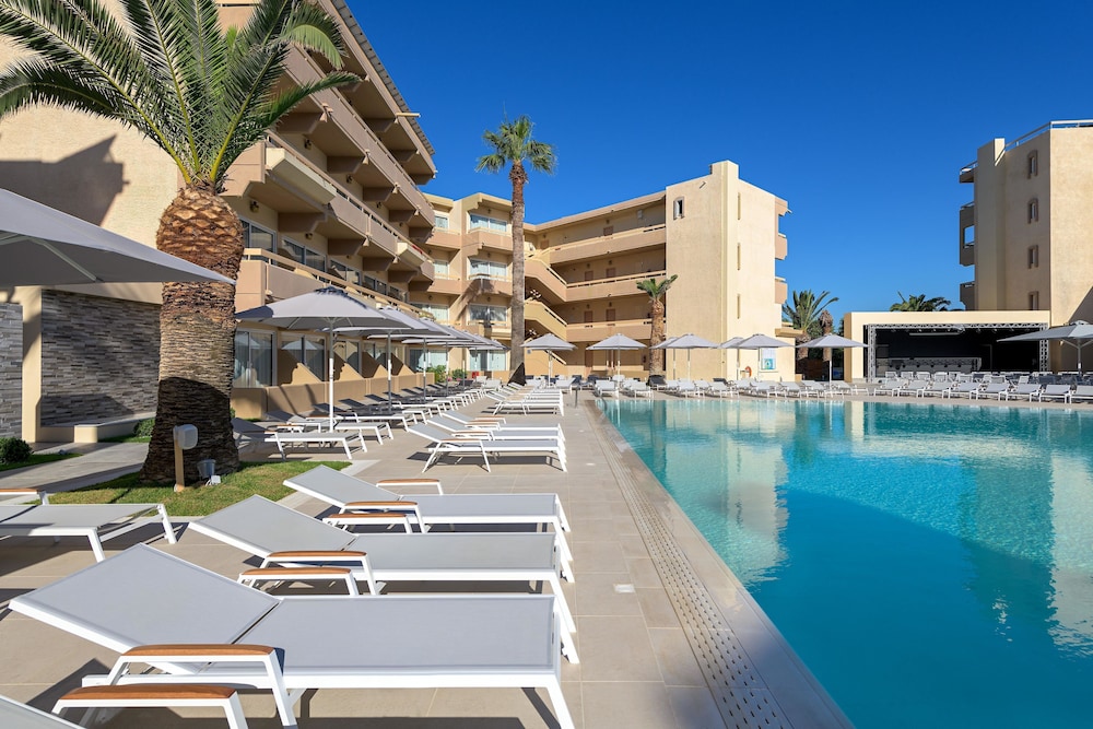 Sun Beach Resort — Swimming pool in Ialyssos, South Aegean