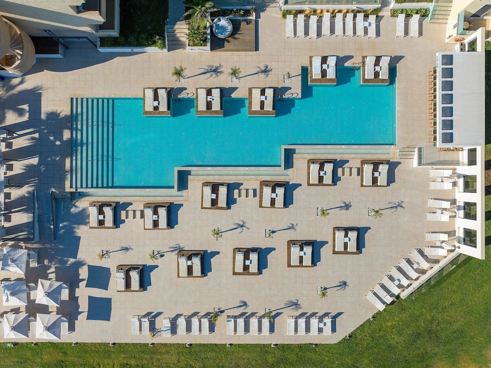 Sun Beach Resort — Swimming pool in Ialyssos, South Aegean