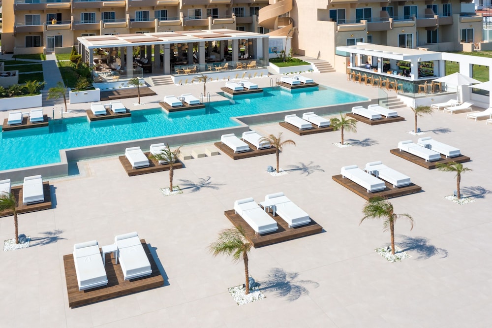 Sun Beach Resort — Swimming pool in Ialyssos, South Aegean
