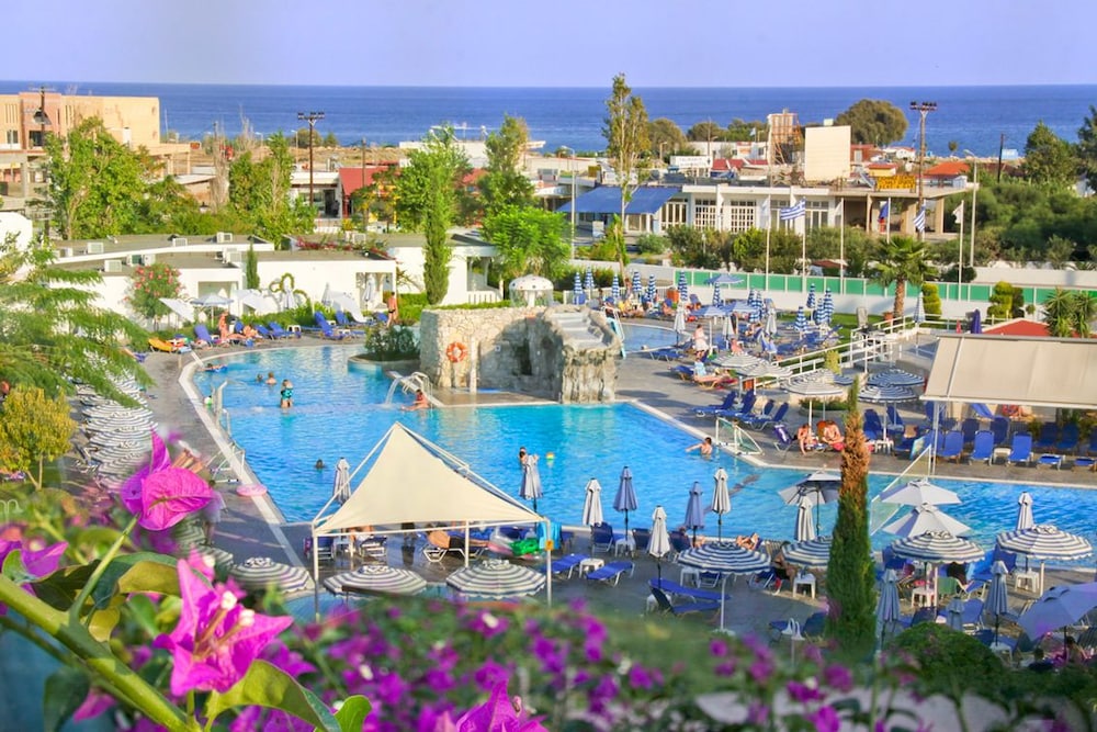 Sun Palace Hotel - All inclusive — Swimming pool in Faliraki, South Aegean