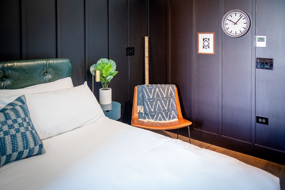 The Chicago Hotel Collection River North — Hotel rooms in Chicago, Illinois