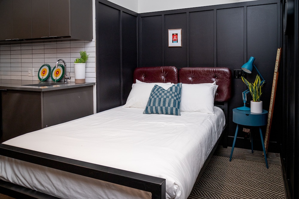 The Chicago Hotel Collection River North — Hotel rooms in Chicago, Illinois
