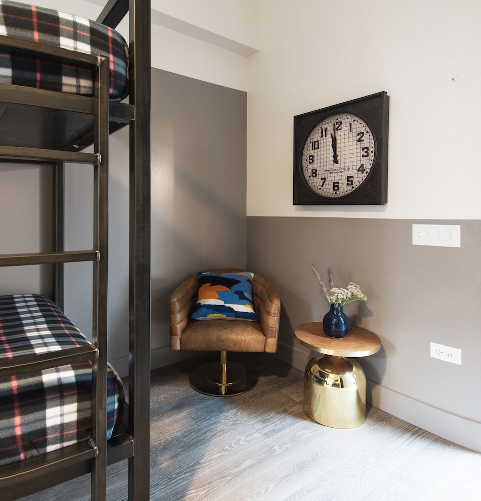 The Chicago Hotel Collection River North — Hotel rooms in Chicago, Illinois
