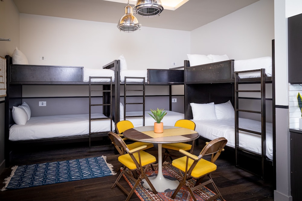 The Chicago Hotel Collection River North — Hotel rooms in Chicago, Illinois