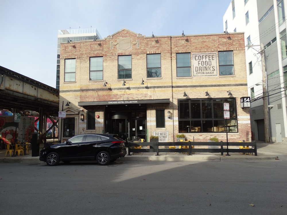 The Chicago Hotel Collection River North — Hotel building in Chicago, Illinois