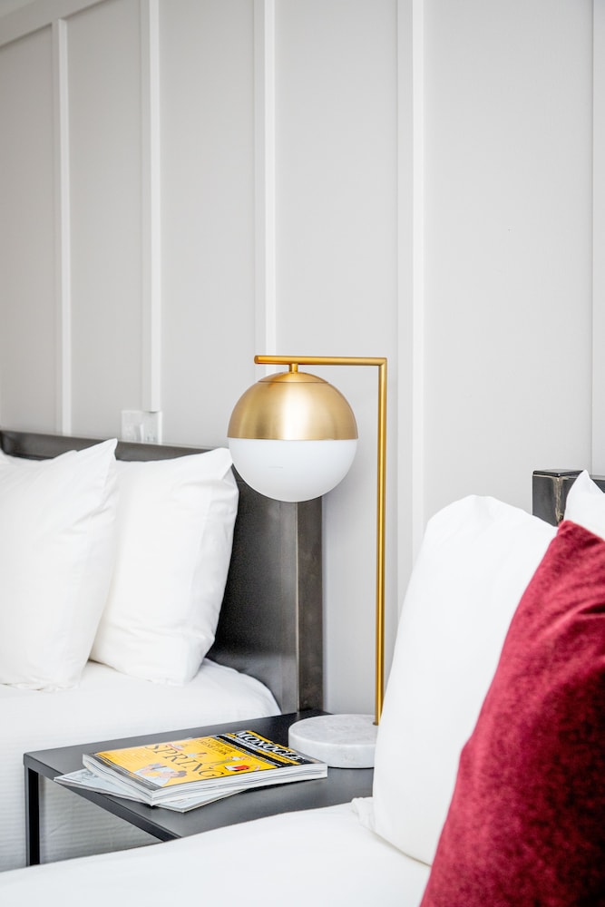 The Chicago Hotel Collection River North — Hotel rooms in Chicago, Illinois