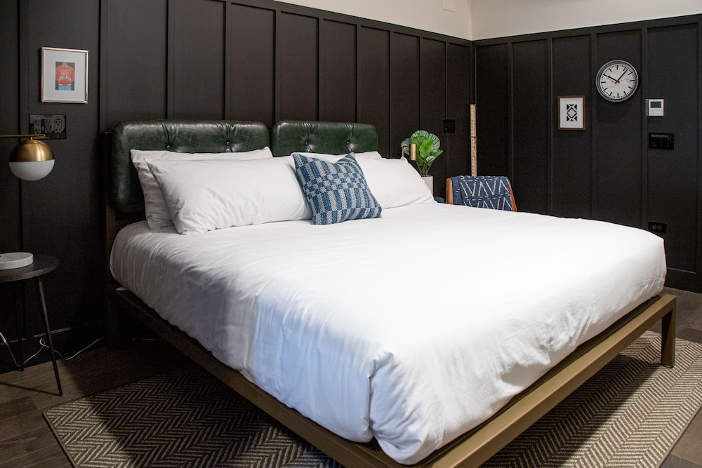 The Chicago Hotel Collection River North — Hotel rooms in Chicago, Illinois