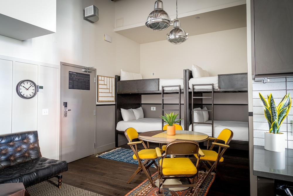The Chicago Hotel Collection River North — Hotel rooms in Chicago, Illinois