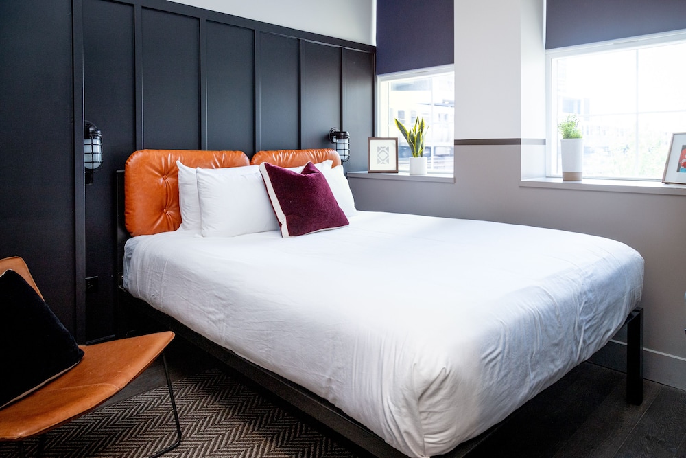 The Chicago Hotel Collection River North — Hotel rooms in Chicago, Illinois