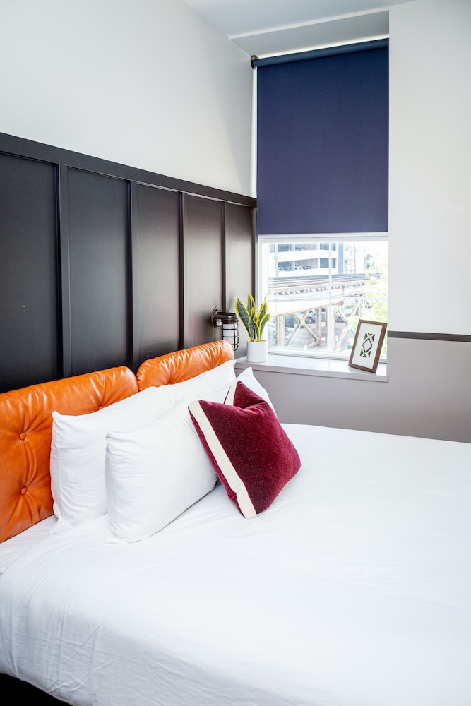 The Chicago Hotel Collection River North — Hotel rooms in Chicago, Illinois