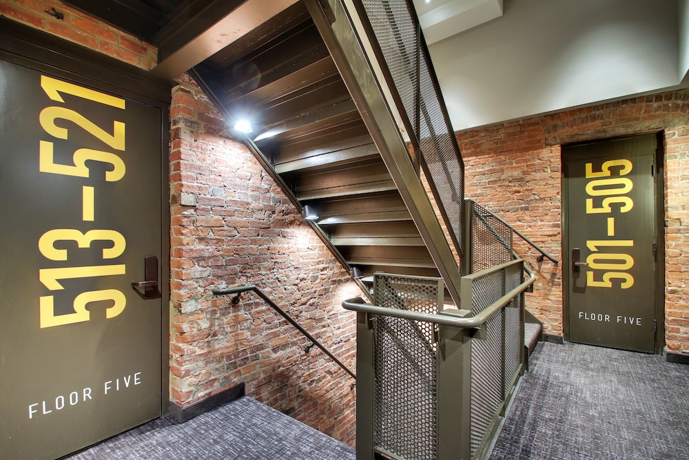 Hotel Hive — Hotel building in Washington, District of Columbia