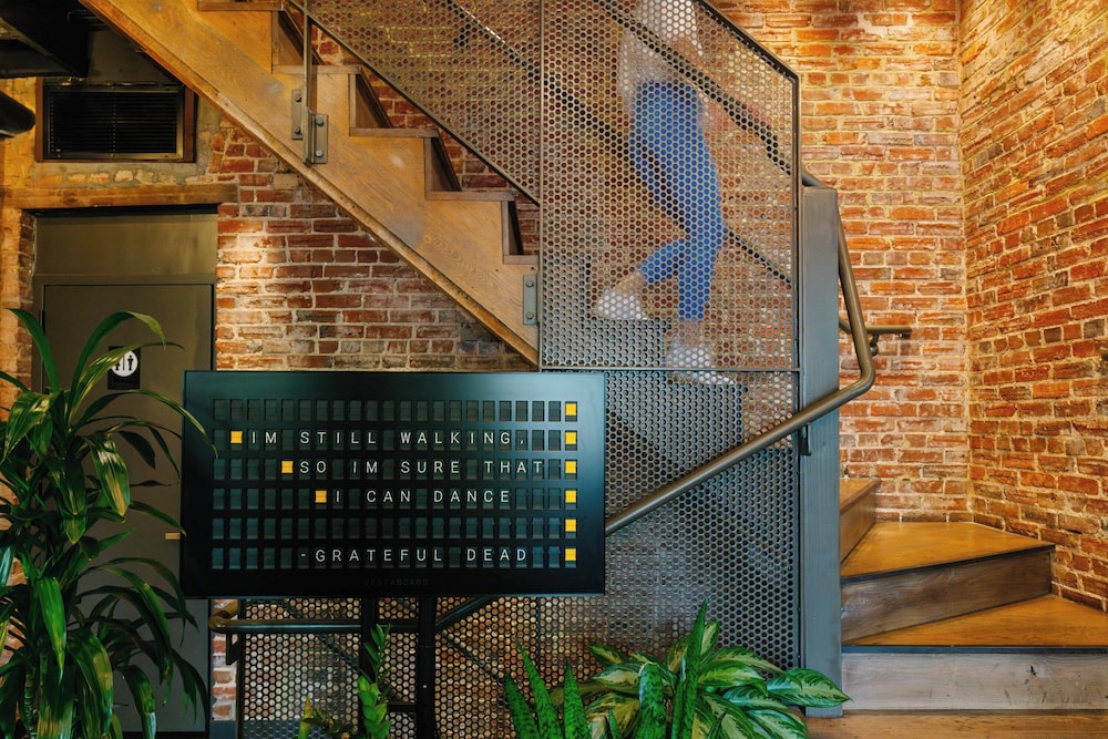 Hotel Hive — Hotel building in Washington, District of Columbia