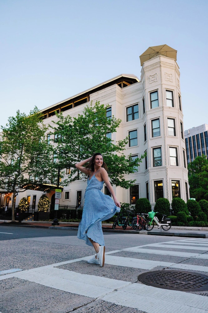 Hotel Hive — Hotel building in Washington, District of Columbia