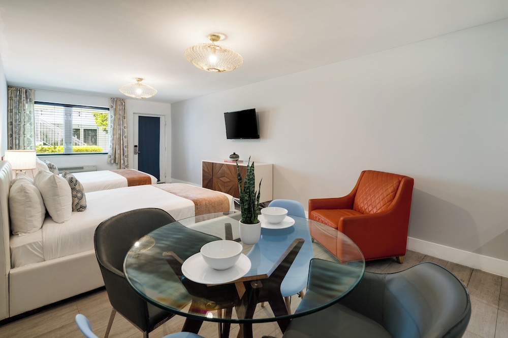 Waterside Hotel and Suites — Hotel rooms in Miami, Florida