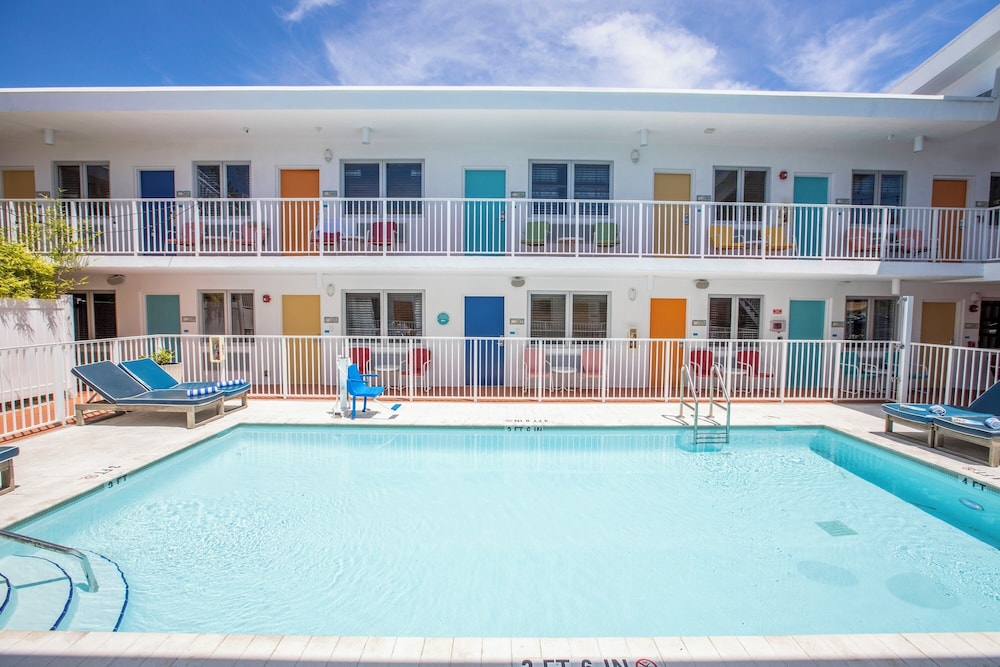 Waterside Hotel and Suites — Hotel building in Miami, Florida