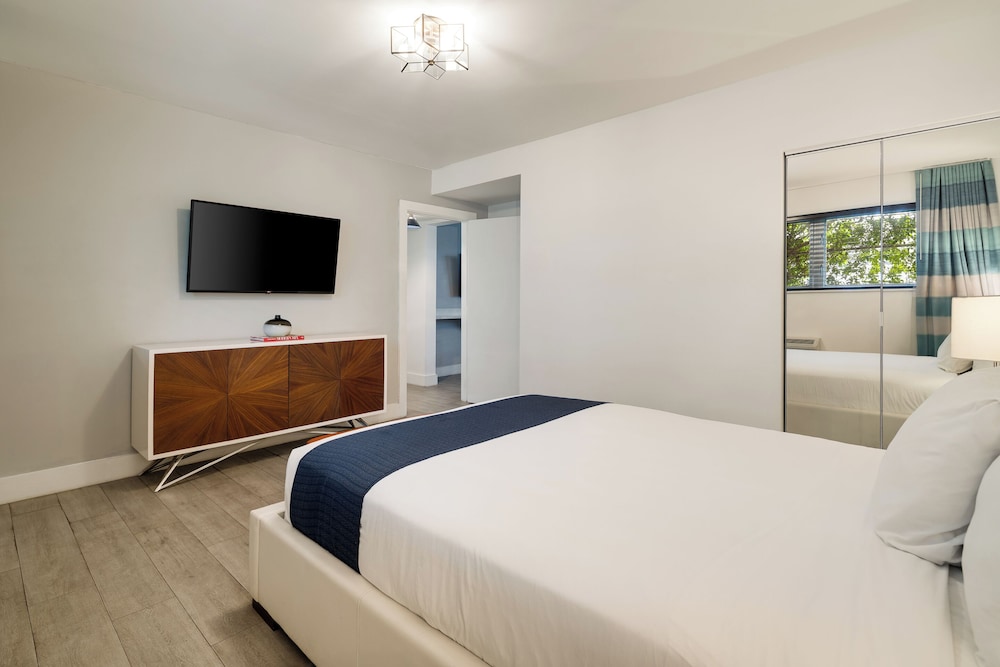 Waterside Hotel and Suites — Hotel rooms in Miami, Florida