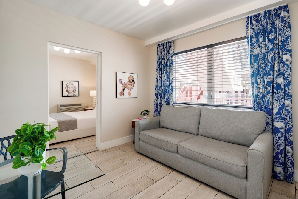 Waterside Hotel and Suites — Hotel rooms in Miami, Florida