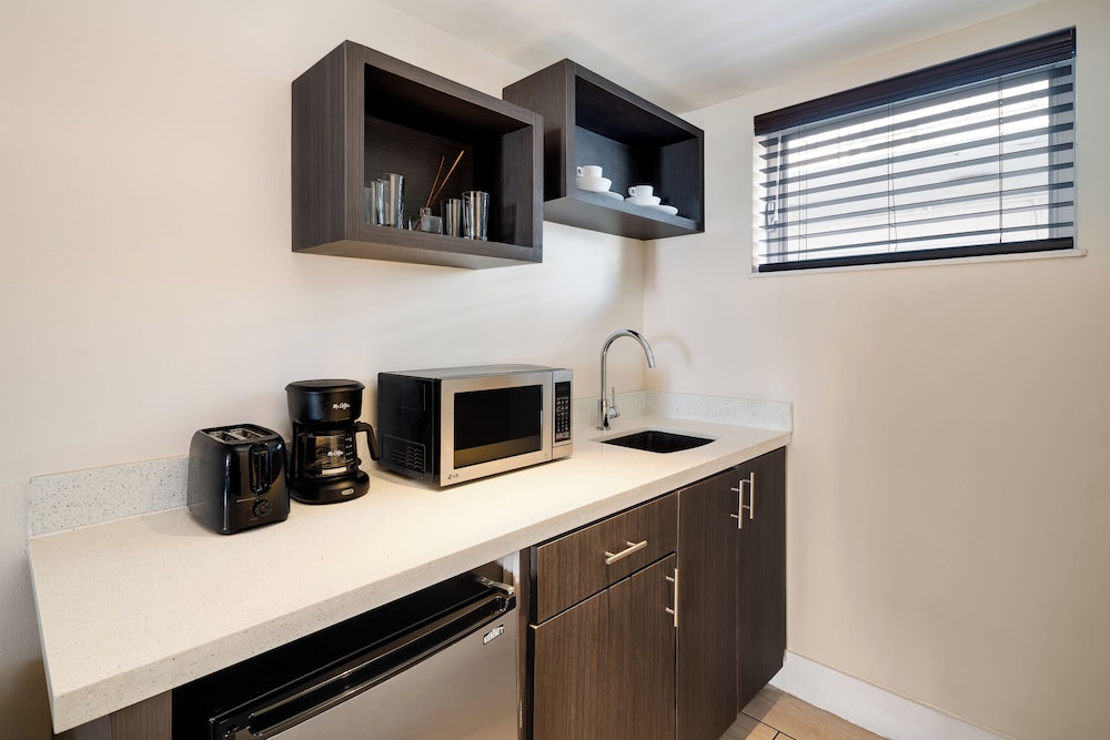 Waterside Hotel and Suites — Hotel rooms in Miami, Florida