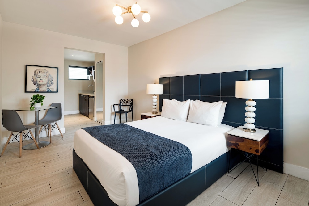 Waterside Hotel and Suites — Hotel rooms in Miami, Florida