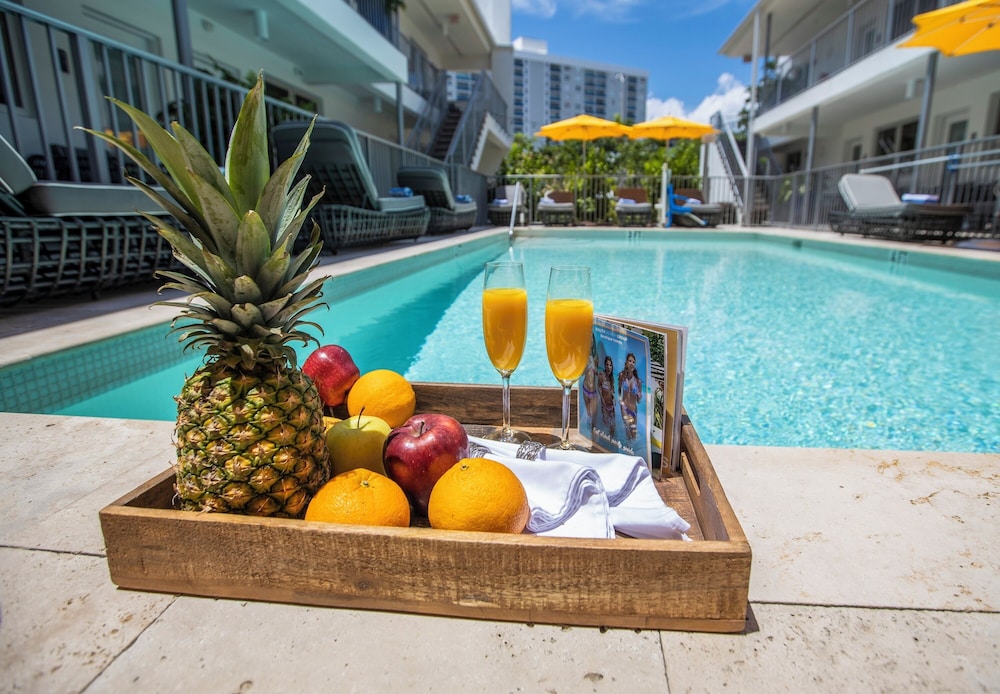 Waterside Hotel and Suites — Swimming pool in Miami, Florida