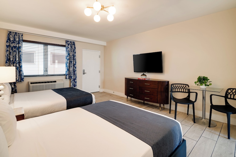 Waterside Hotel and Suites — Hotel rooms in Miami, Florida