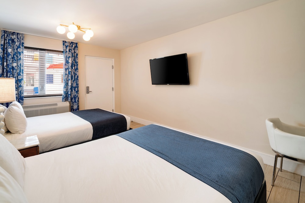 Waterside Hotel and Suites — Hotel rooms in Miami, Florida