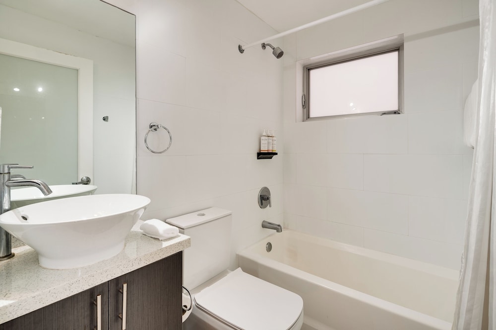 Waterside Hotel and Suites — Hotel rooms in Miami, Florida