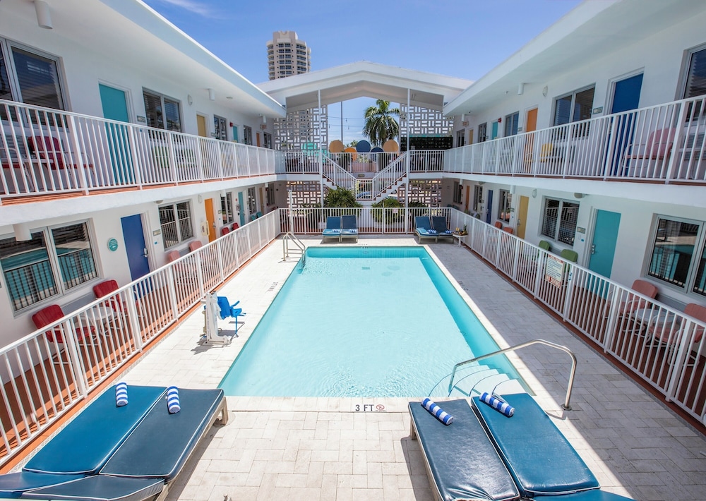 Waterside Hotel and Suites — Main photo in Miami, Florida