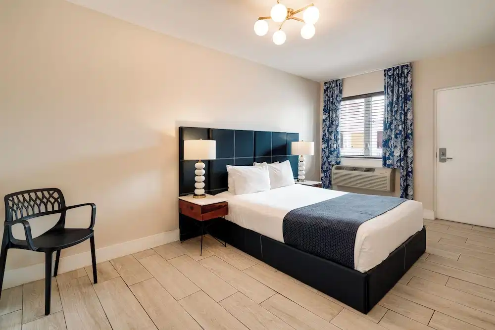 Waterside Hotel and Suites — Hotel rooms in Miami, Florida